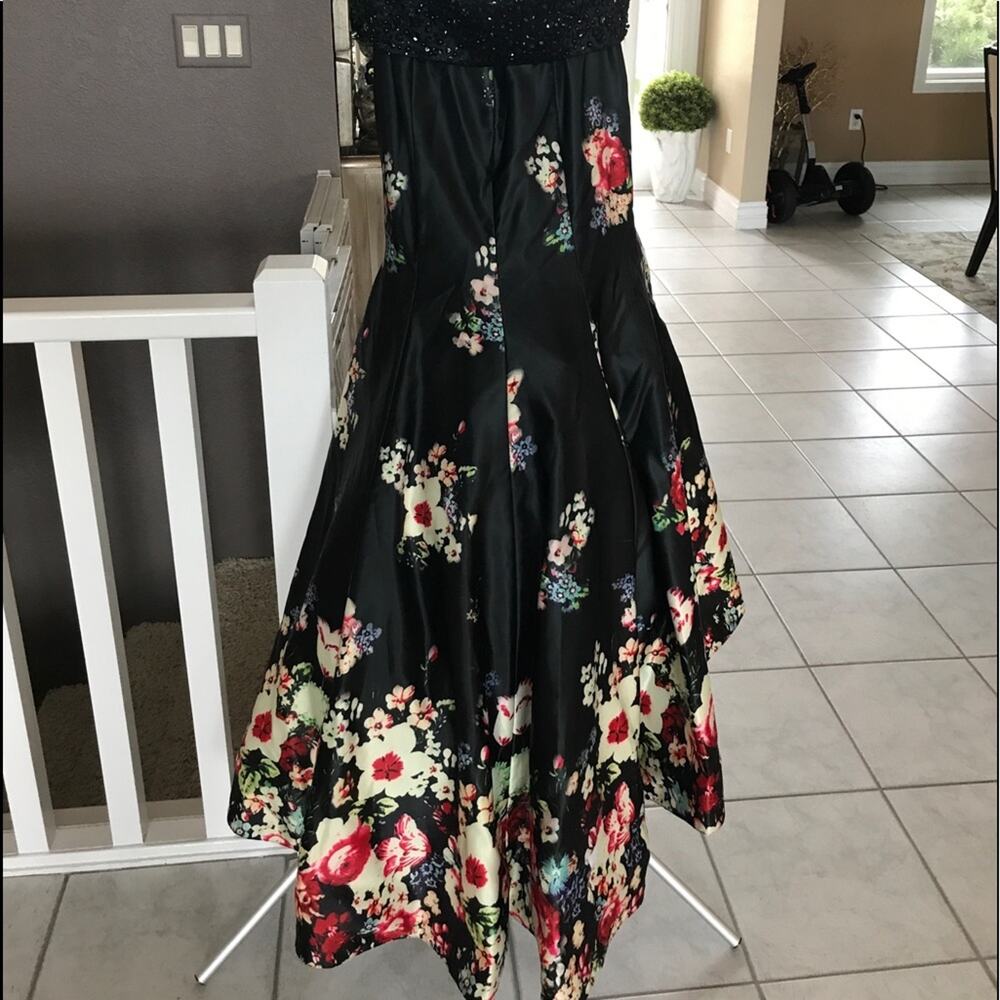 Rachel Allen 2pc. Gown beads/floral print